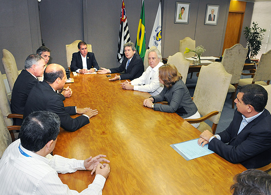 Reunião no gabinete de Jonas