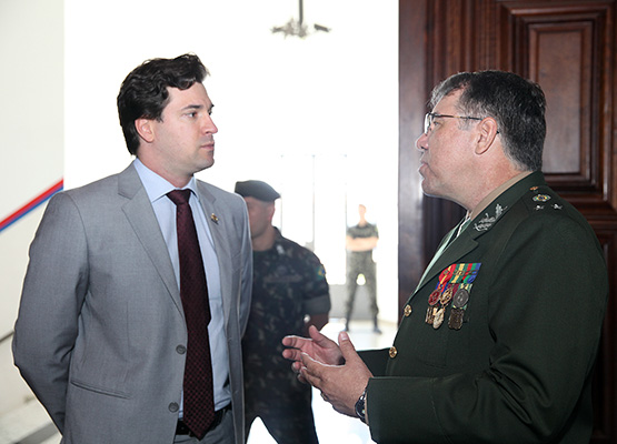 Vice prefeito é recebido pelo general de brigada Carlos Sérgio Saú
