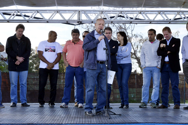 Presidente da Sanasa discursa sobre a importância da obra