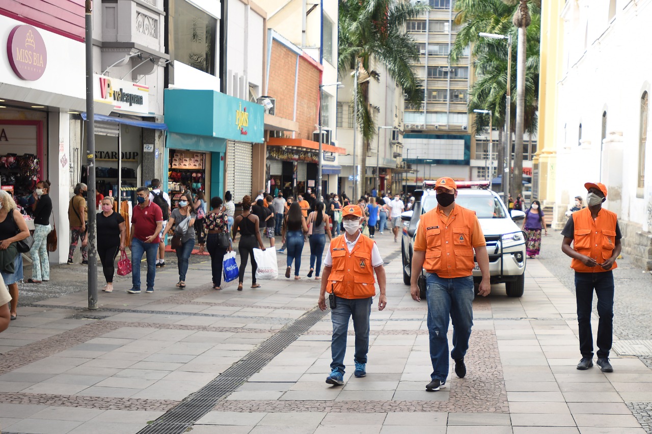 Defesa Civil esteve na fiscalização no Centro