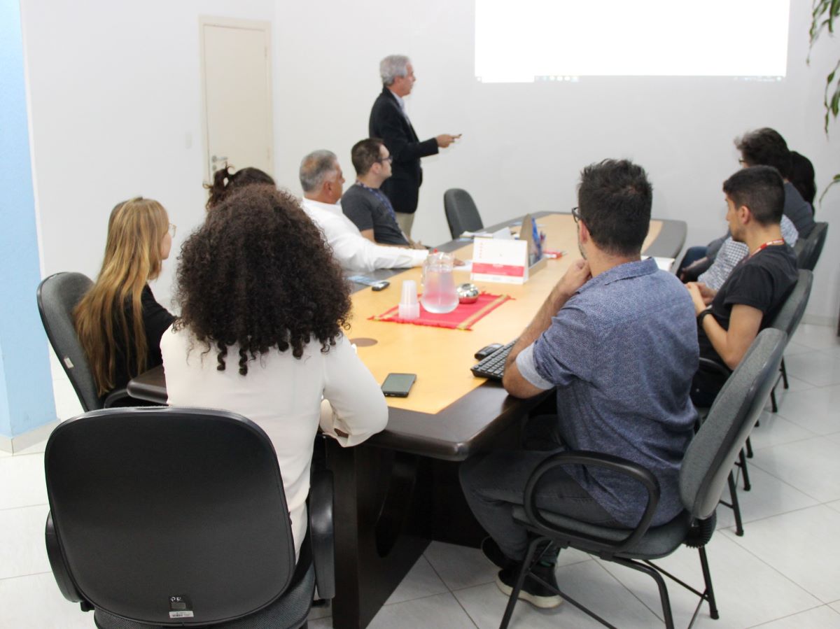 Secretário apresentou hotsite para a equipe da Emdec