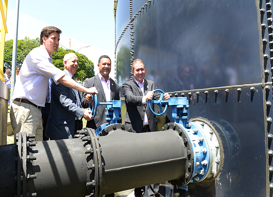 Registros do novo reservatório são acionados simbolicamente