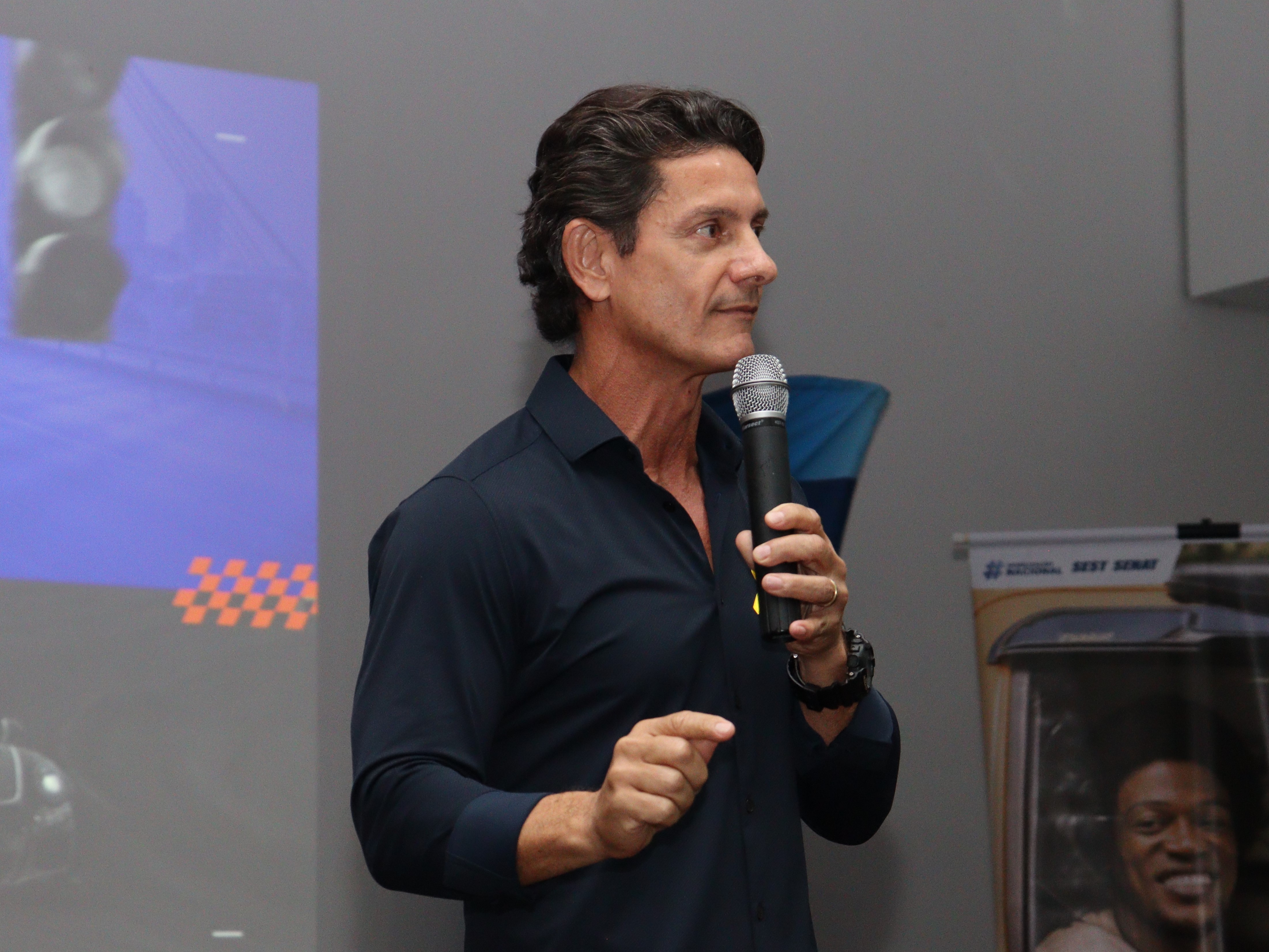 Piloto e instrutor César Urnhani 