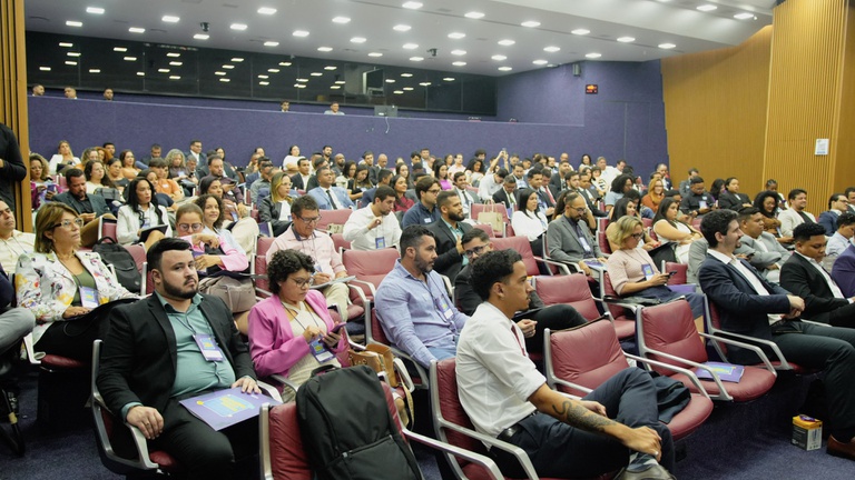 A programação do primeiro dia foi encerrada com o lançamento do Observatório Nacional das Juventudes, iniciativa apresentada como ferramenta de integração entre pesquisadores, gestores e sociedade civil