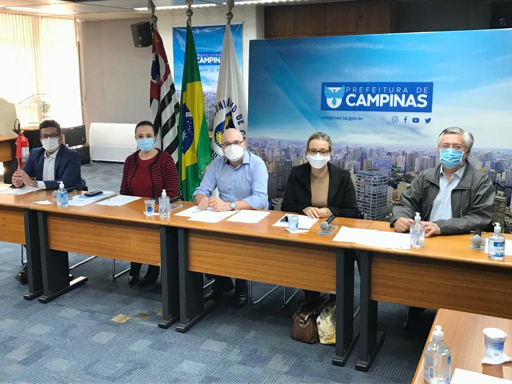 Prefeito de Campinas, Dário Saadi, e equipe em audiência pública virtual