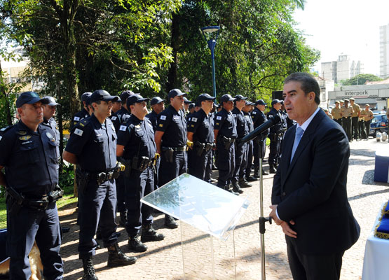 Prefeito discursa na solenidade