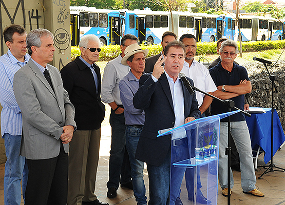 Prefeito discursa