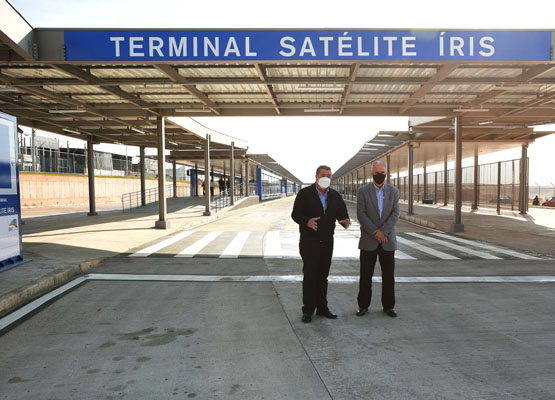 Prefeito Jonas Donizette e secretário Barreiro inauguraram o novo terminal