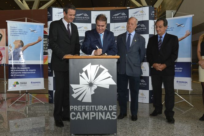 Prefeito assinou o contrato 