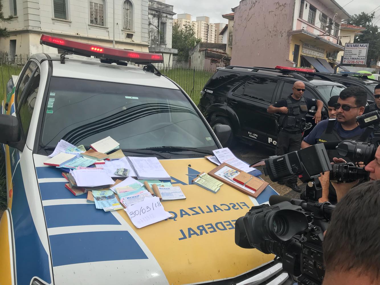 Agentes visitaram oito estabelecimentos no total