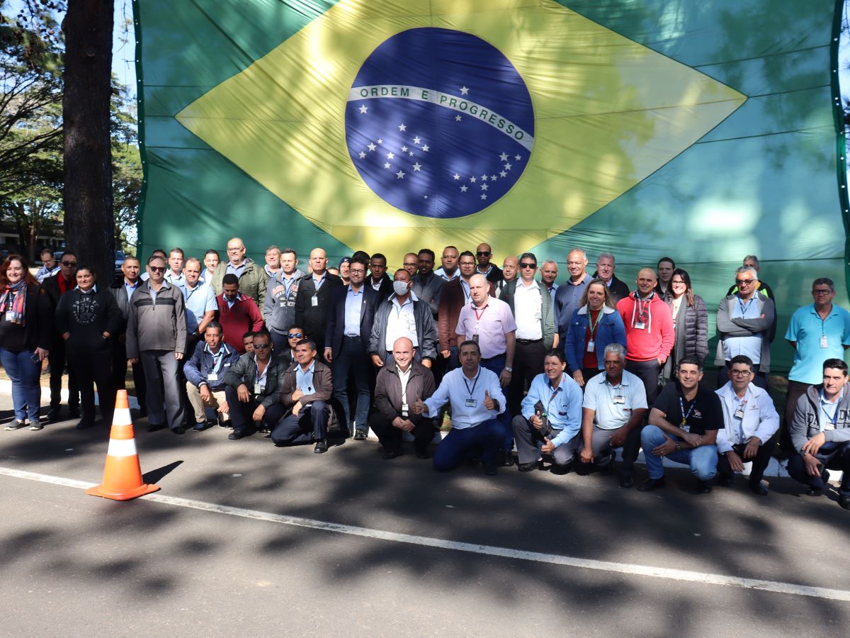 Atividade realizada no 2º Batalhão Logístico do Exército reuniu mais de 100 motoristas