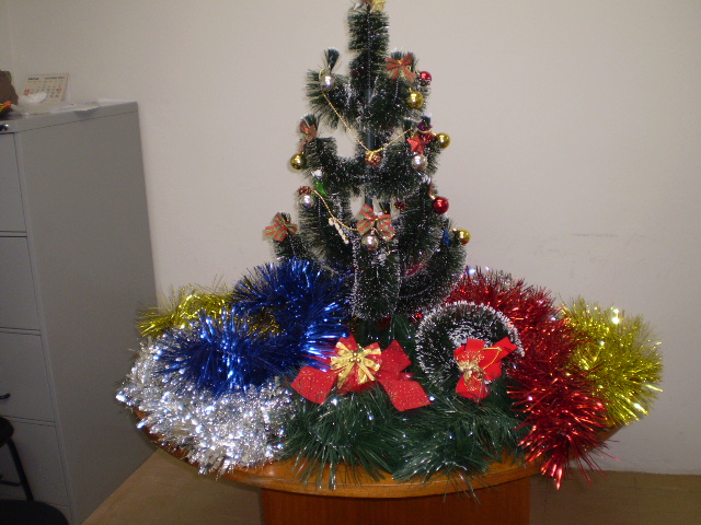 Cesta de Natal enfeita o condomínio