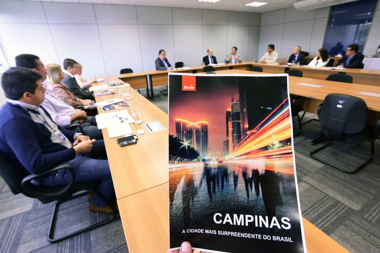 Reunião de apresentação da plataforma inteligente