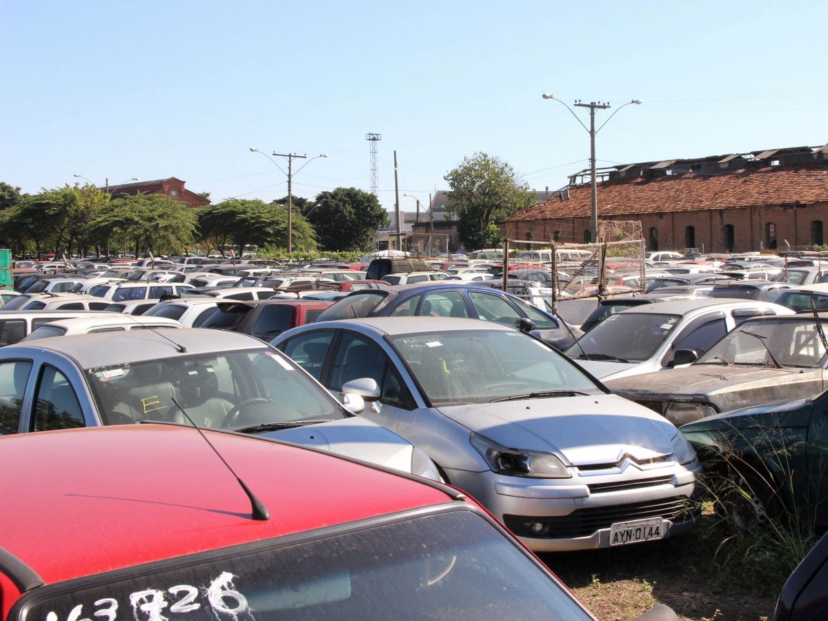 Leilão realizado pelo Detran/SP: carros e motos com ou sem direito à documentação
