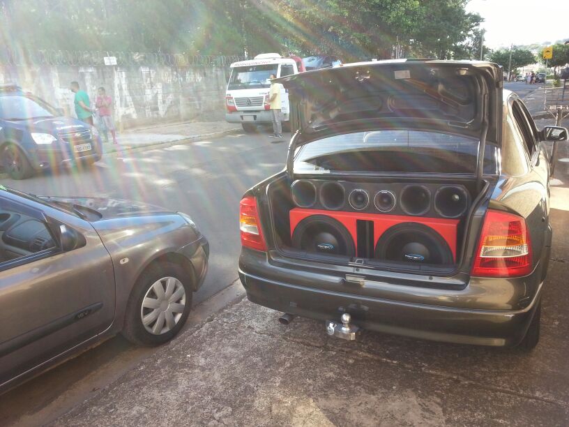 Com a ação da GM, baile na Praça da Concórdia também foi encerrado