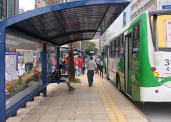 Passageiros circulam na Estação de Transferência da Avenida Anchieta