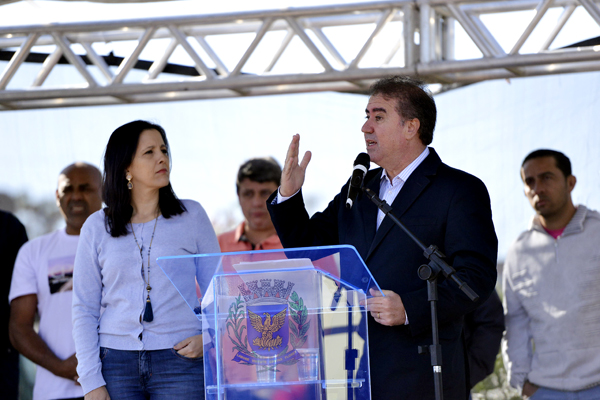 Jonas fala durante inauguração
