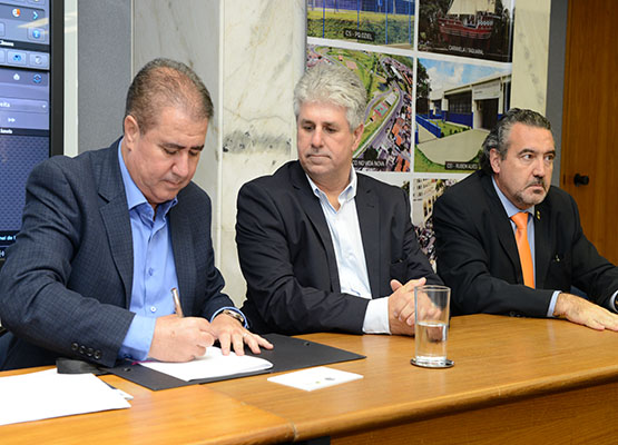 Prefeito assina parceria entre o Sindicato e a Prefeitura