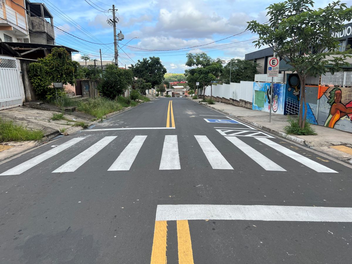 Faixas de pedestres, sinalização horizontal, ganharam nova pintura