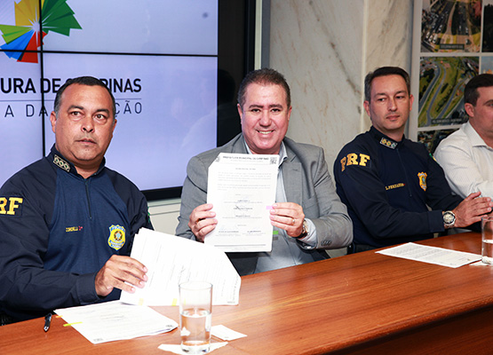 Superintendente da PRF, Valmir Cordelli, participou da solenidade ao lado do prefeito