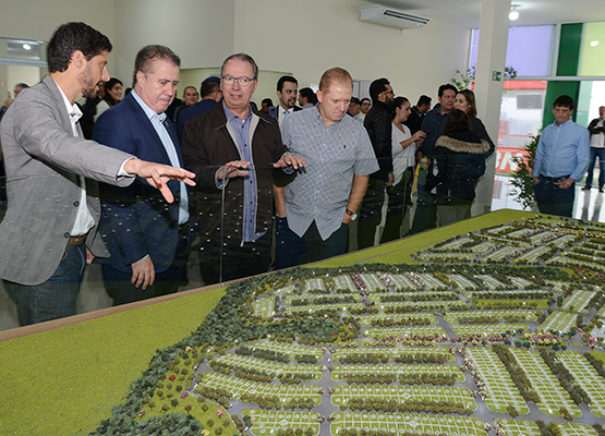 Empreendedores mostram maquete