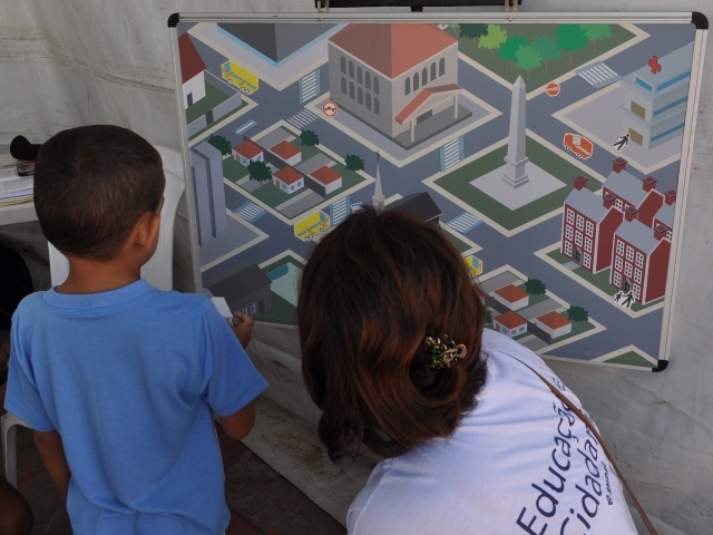 Atividades com jogos pedagógicos fazem parte do Maio Amarelo com crianças