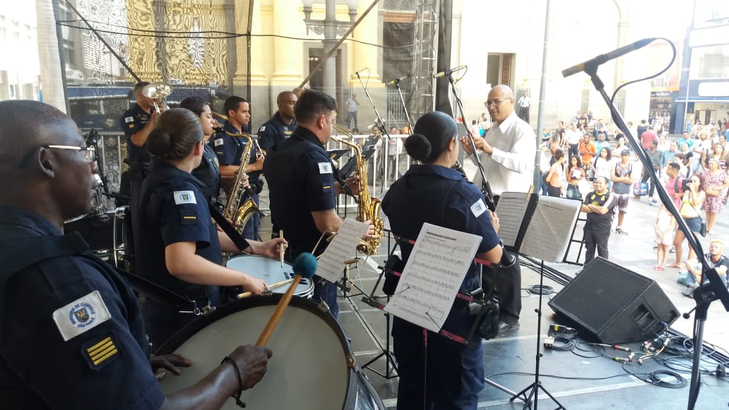 Repertório foi variado e teve canções natalinas também