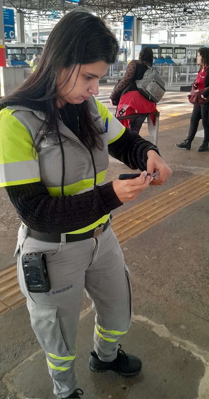 Jacqueline Ribeiro, líder de equipe operacional na área de Fiscalização e Operação de Terminais e Estações: é preciso estar preparado para orientar e cuidar de pessoas"