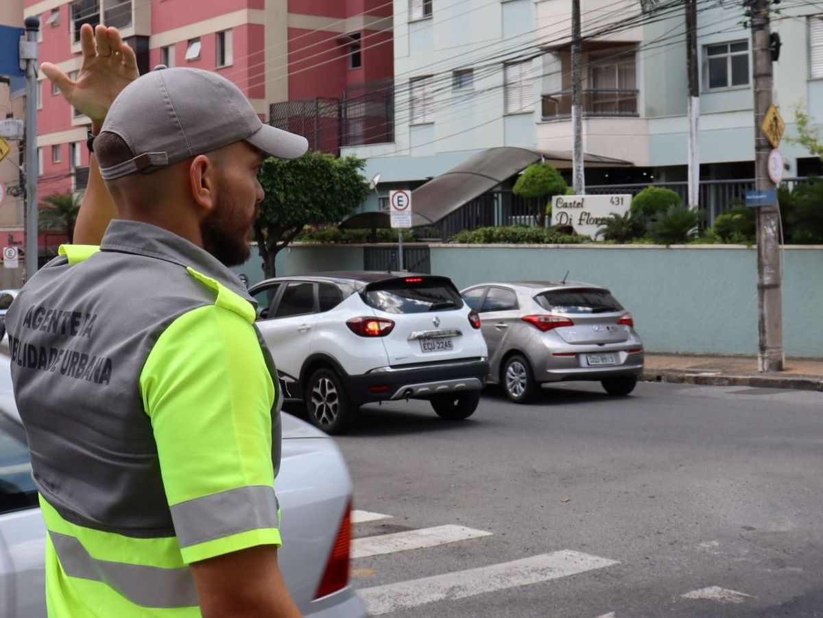 Agentes da Mobilidade Urbana vão os usuários do transporte e monitorar a circulação