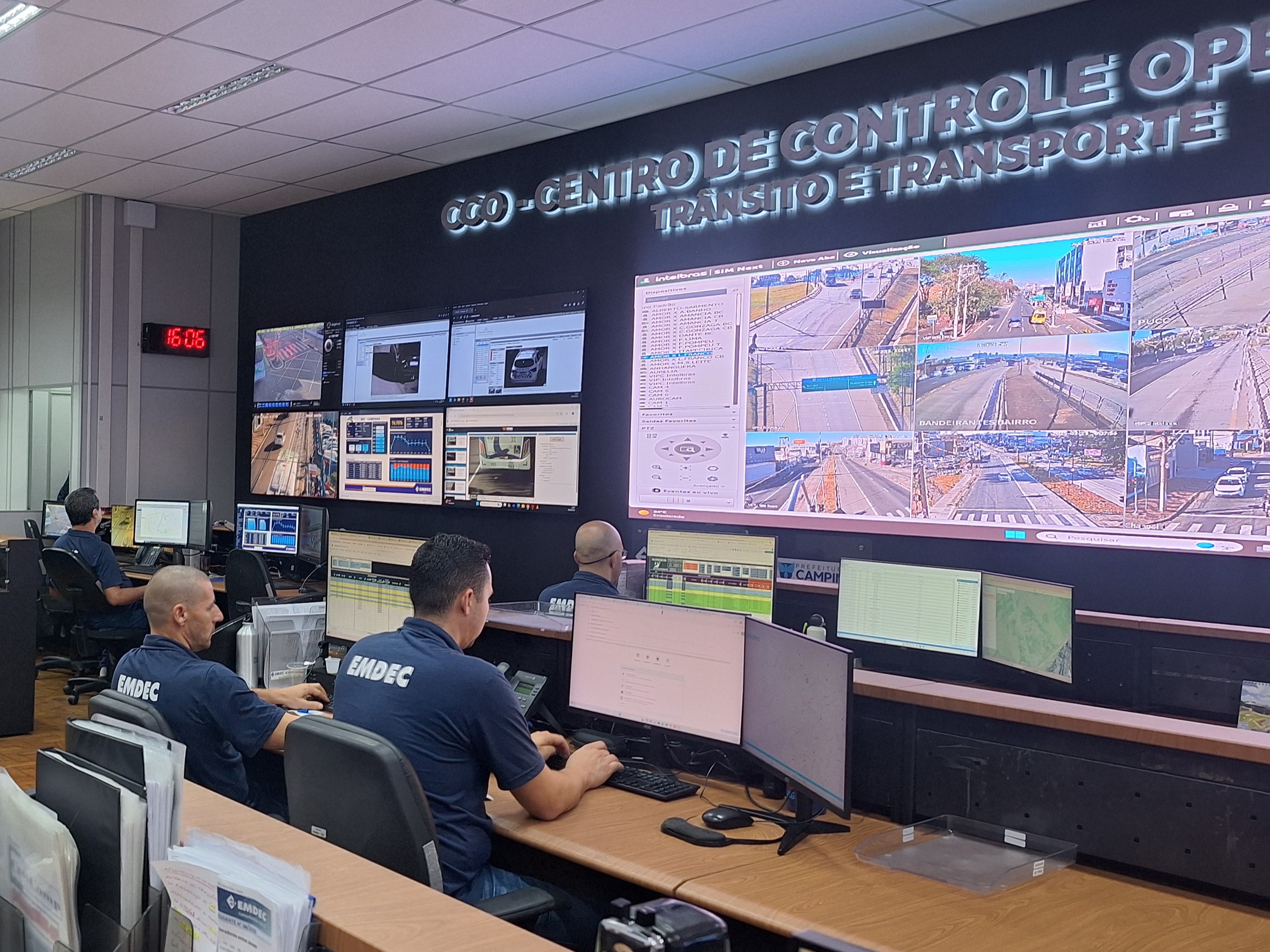 Equipe do Centro de Controle Operacional de Trânsito e Transporte (CCO), onde ocorre o monitoramento remoto das ocorrências, atua normalmente no feriado