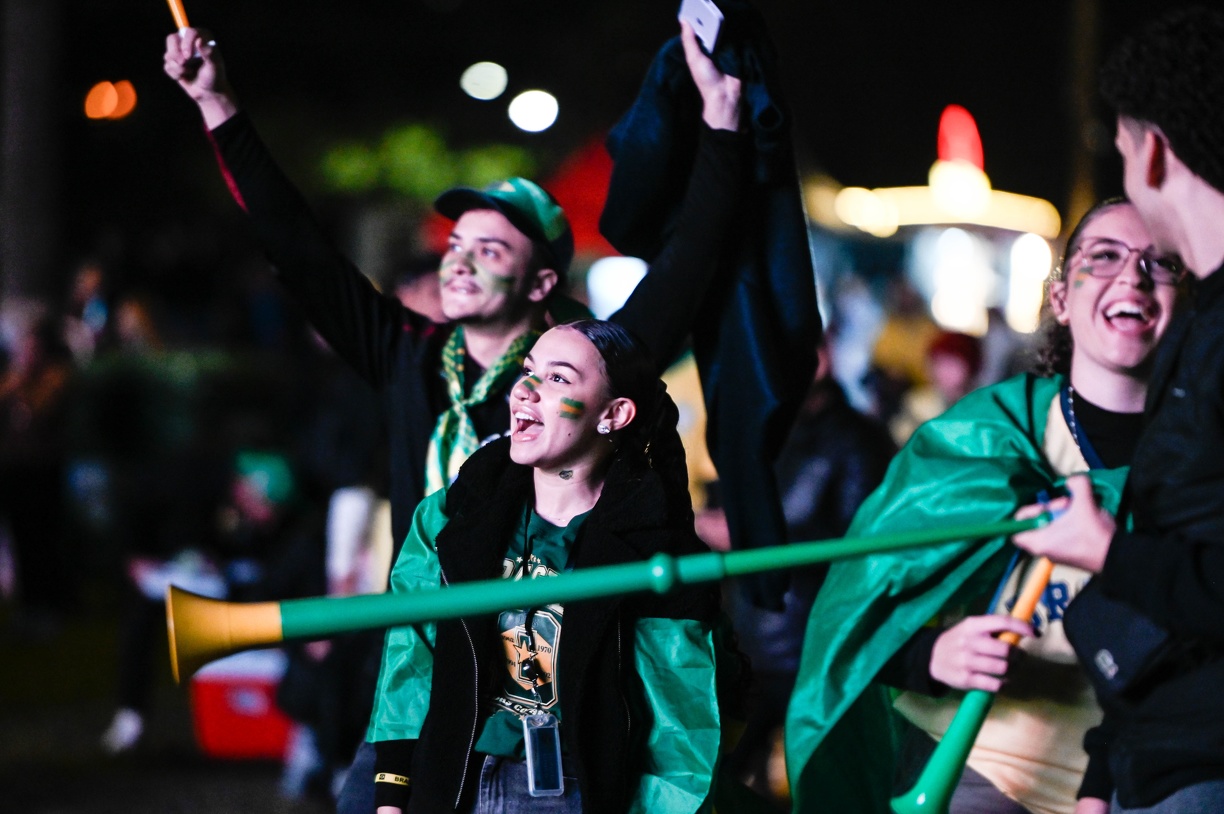 Torcida vibra com gol do Brasil na Arena do Torcedor
