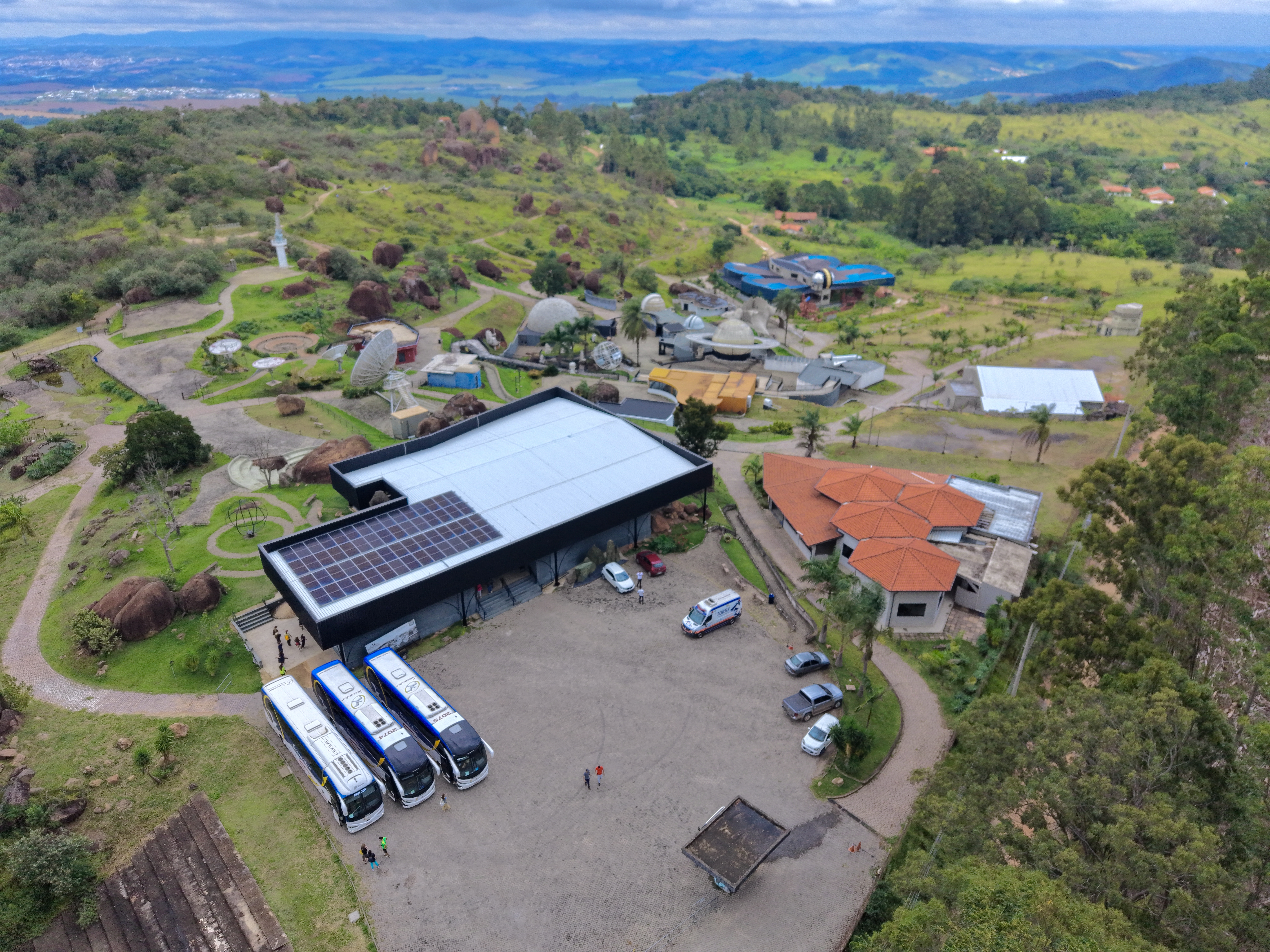 Em Campinas, o astroturismo encontra condições privilegiadas na Serra das Cabras, região com baixa poluição luminosa e excelente visibilidade para a observação de estrelas, planetas e outros corpos celestes