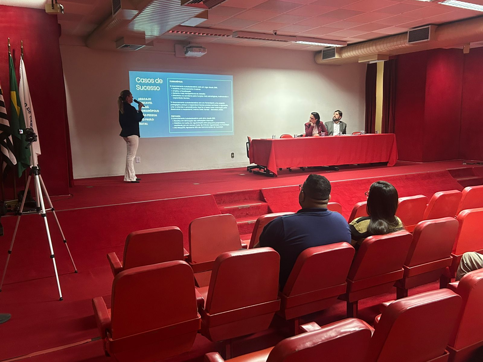 Na audiência foram apresentados casos de sucesso em cidades que já utilizam o licenciamento autodeclaratório