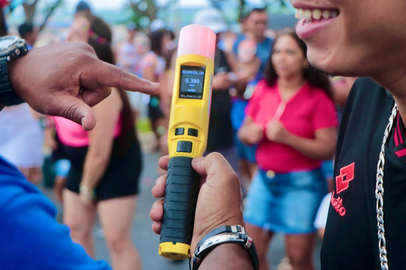 Os testes informais com bafômetro passivo detectam se a pessoa fez uso de álcool sem a necessidade de assoprar o bocal