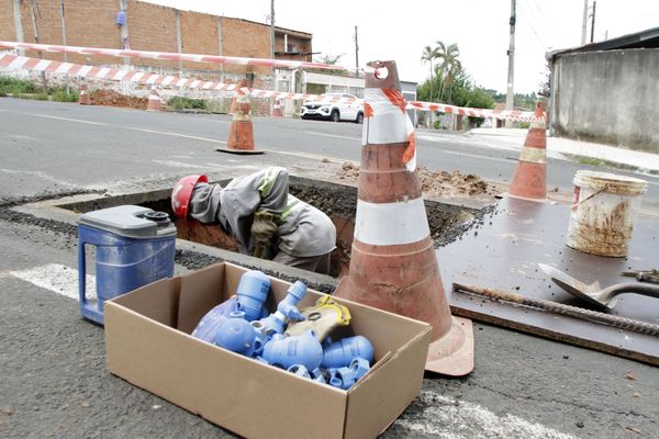 Obra vai utilizar o método pipe bursting, no qual a rede atual é usada como “guia” para a instalação da nova