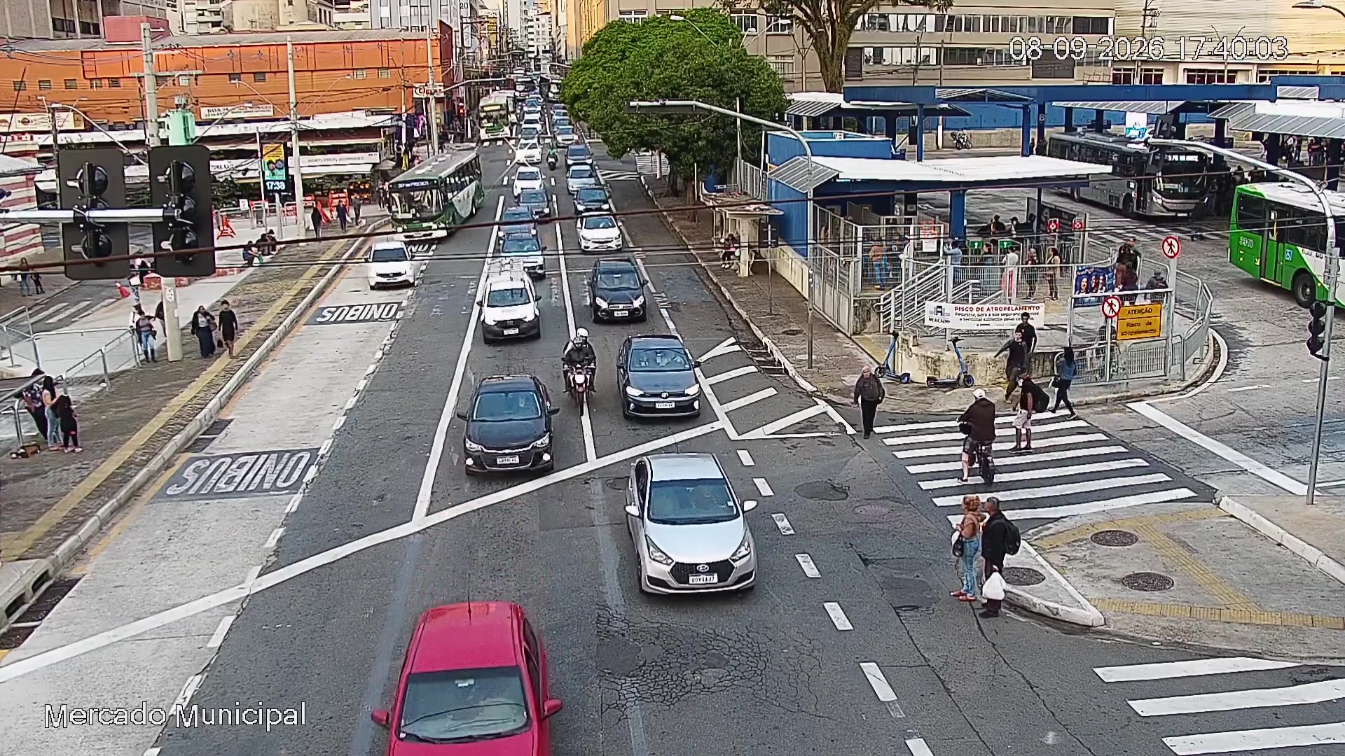 As câmeras, operadas remotamente por agentes do Centro de Controle Operacional de Trânsito e Transporte (CCO), foram ativadas no dia 10 de agosto