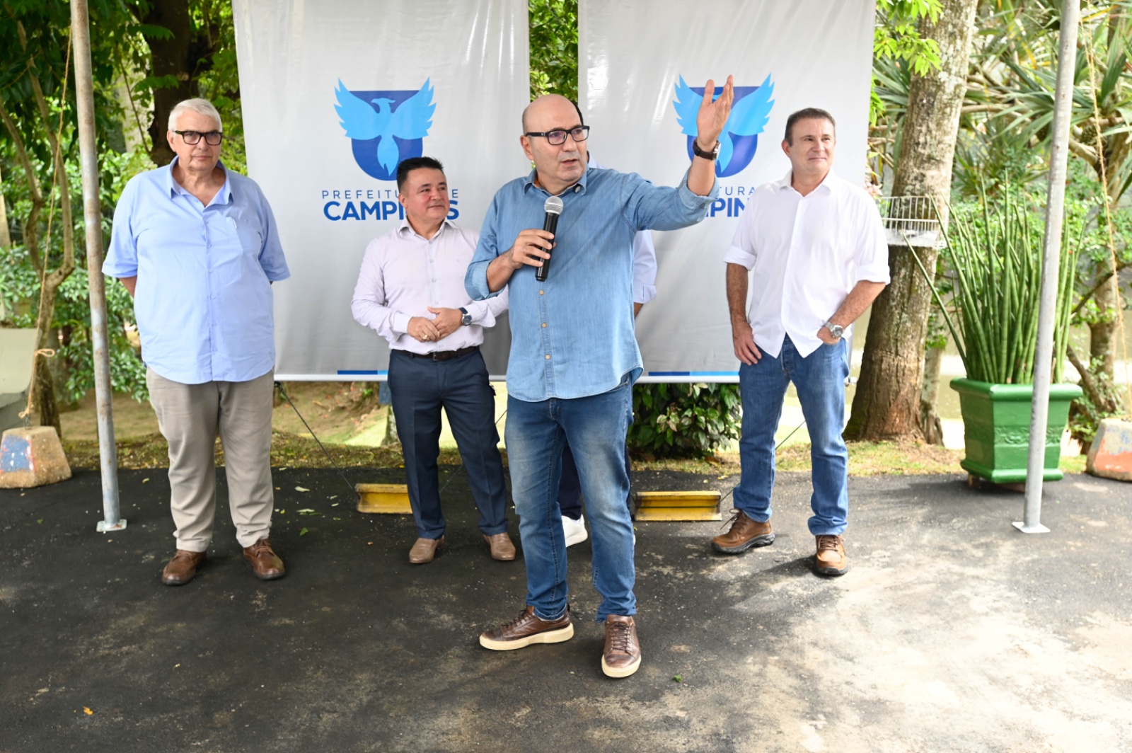 Prefeito também reabriu o Bosque da Paz todo renovado para a comunidade