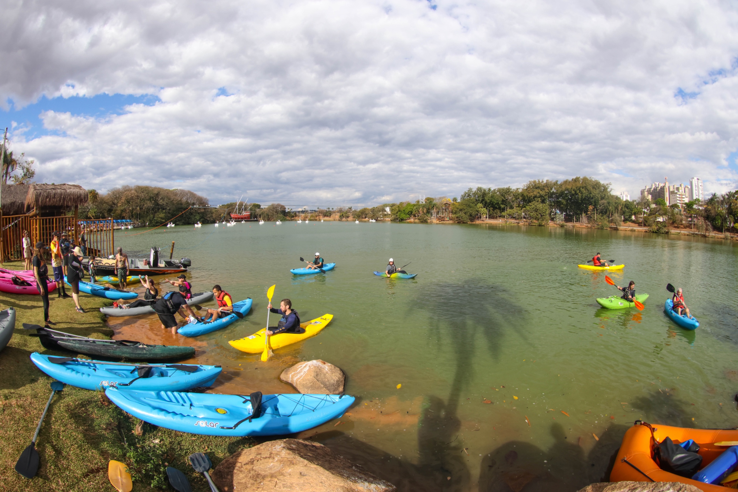 Canoagem inclusiva coloriu a Lagoa do Taquaral