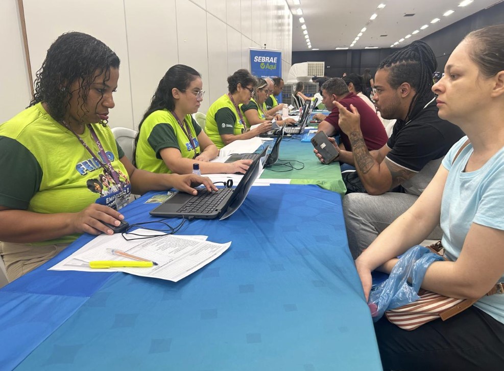 Candidatos têm a oportunidade de fazer a entrevista e até mesmo já sair com emprego garantido