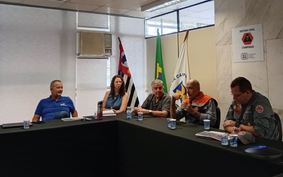 Reunião foi realizada na Sala de Resiliência do Paço Municipal