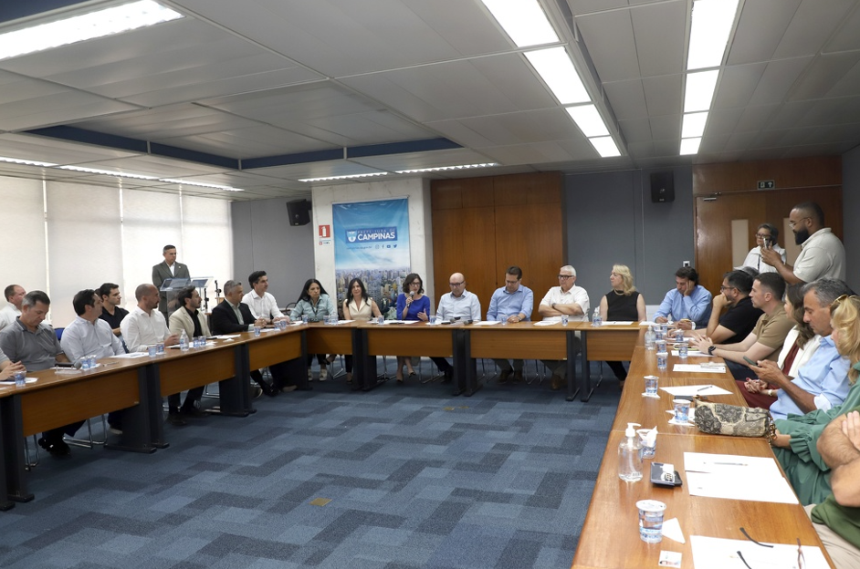 Reunião aconteceu na Sala Azul, no Paço Municipal, e contou mais de 20 empresários