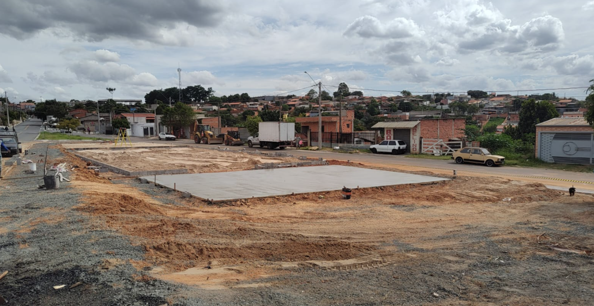 Equipe da Secretaria de Serviços Públicos está trabalhando no local;  praças e parques proporcionam mais qualidade vida às pessoas