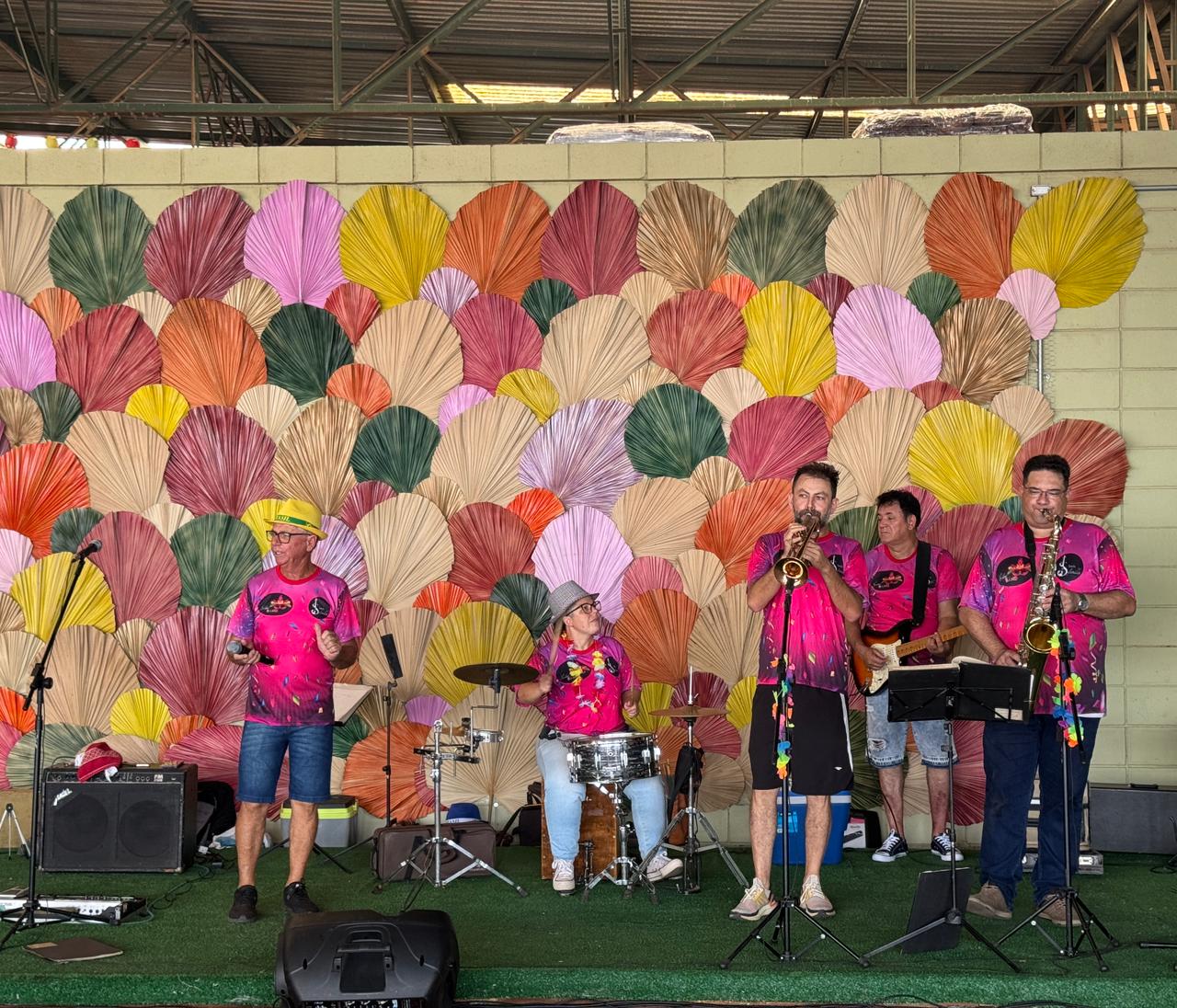 O CarnaCeasa levou música e animação ao Mercado de Flores