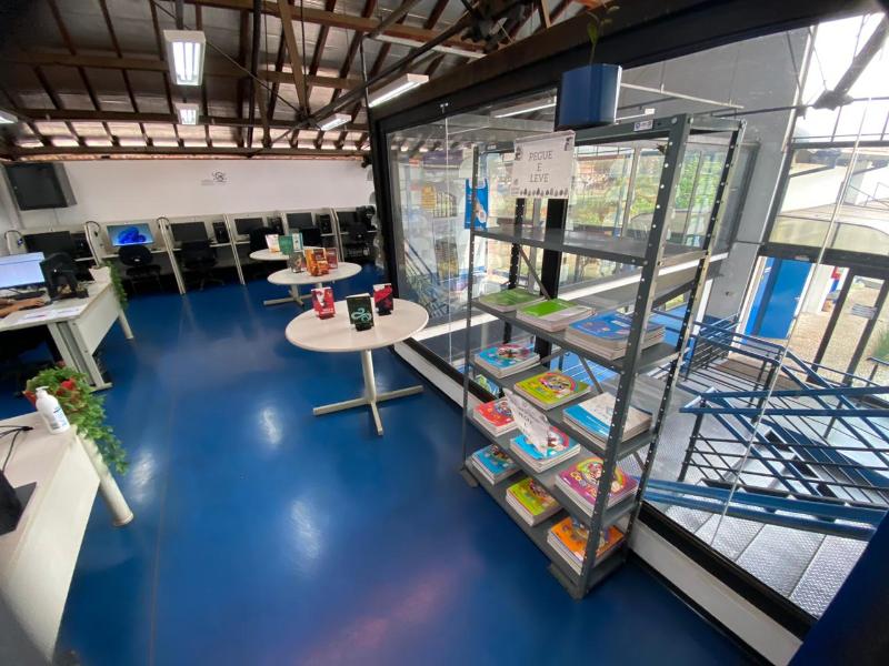 São 6 mil volumes disponíveis para a comunidade acadêmica