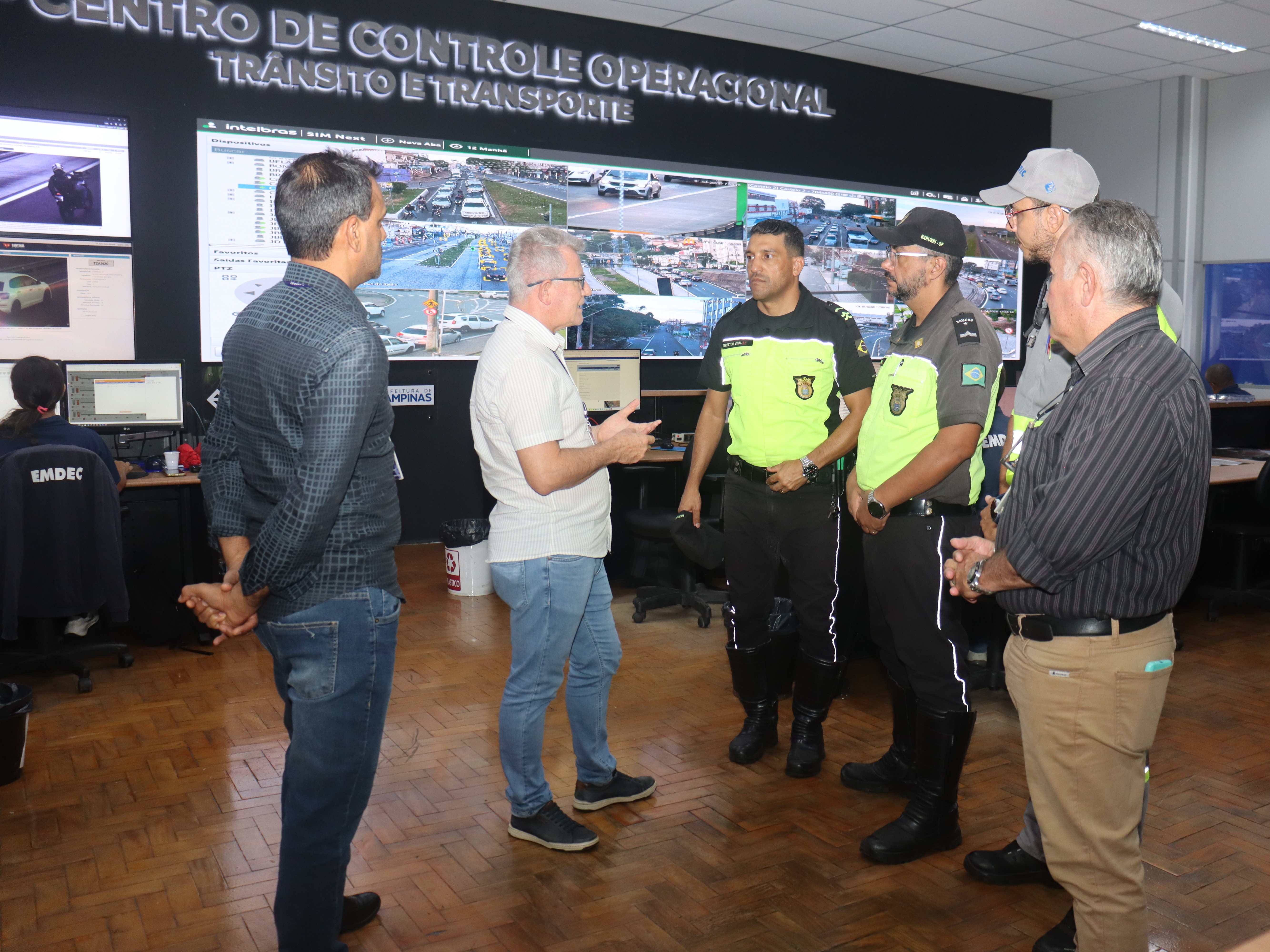 Representantes de Barueri conheceram o CCO da Emdec
