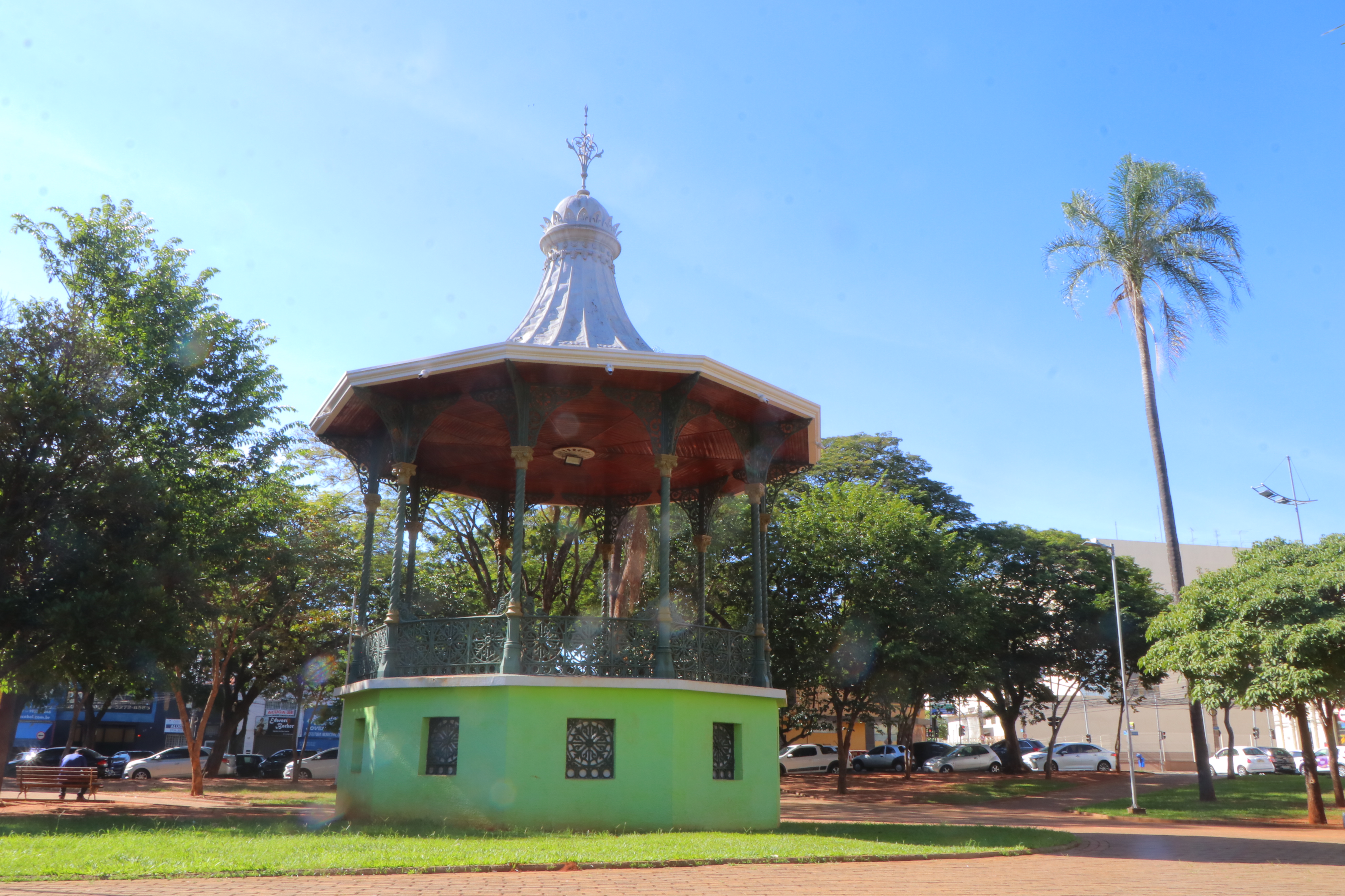 Praça em frente ao Teatro Castro Mendes também passará a receber a Feira 