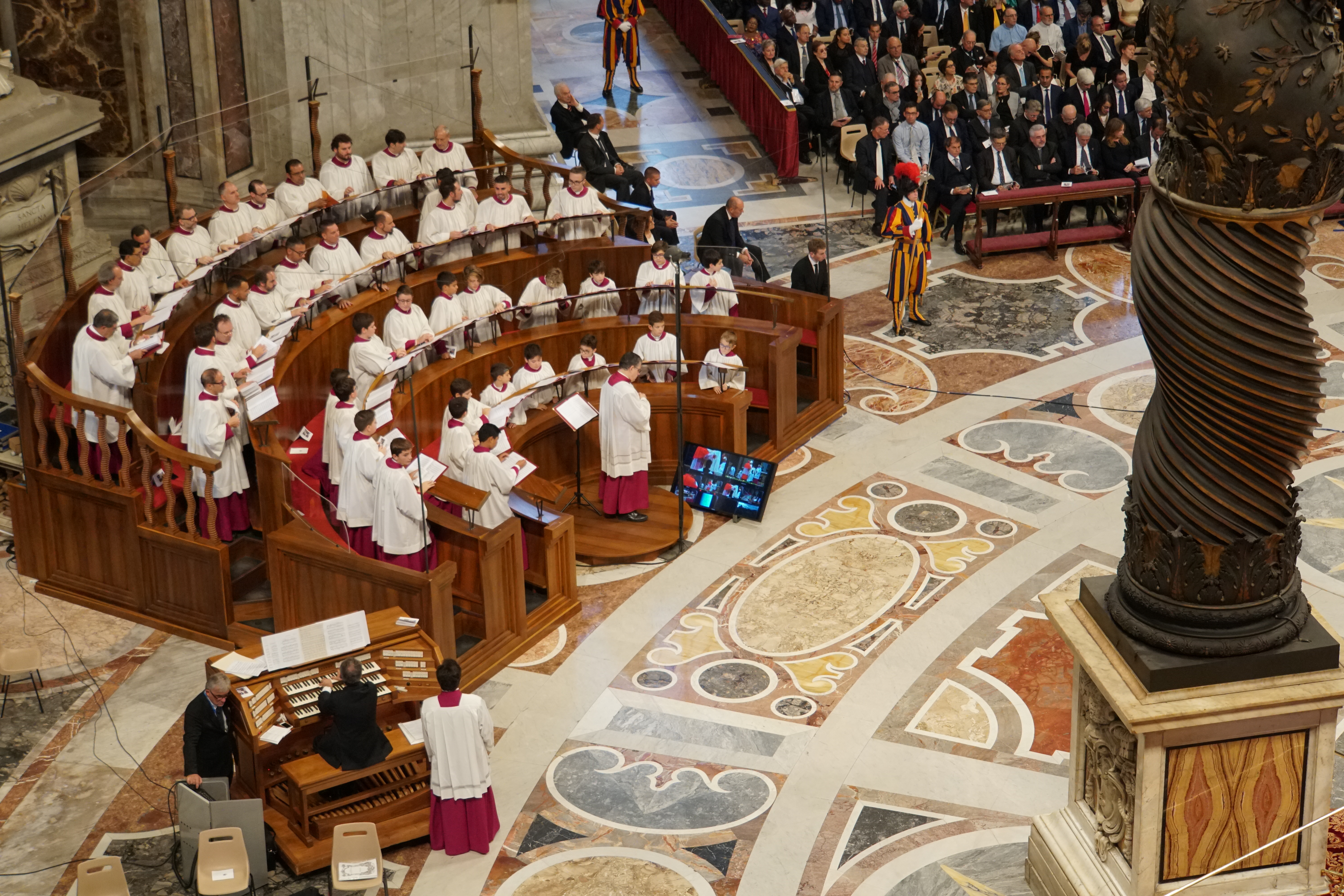 A Capela Musical Pontifícia Sistina, coro oficial do Santo Padre, é considerada a mais antiga instituição coral em atividade contínua do mundo