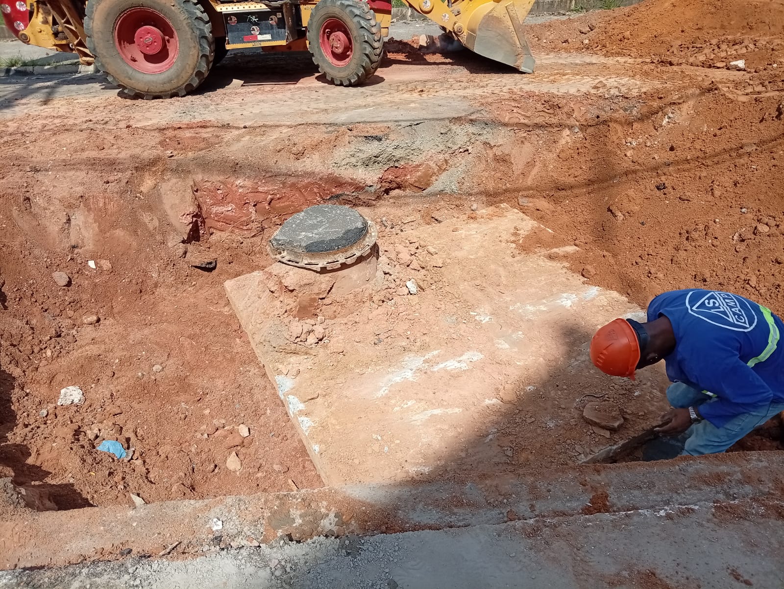 Reparo em caixa de drenagem de galeria pluvial no DIC 6: essencial para o escoamento da água da chuva 
