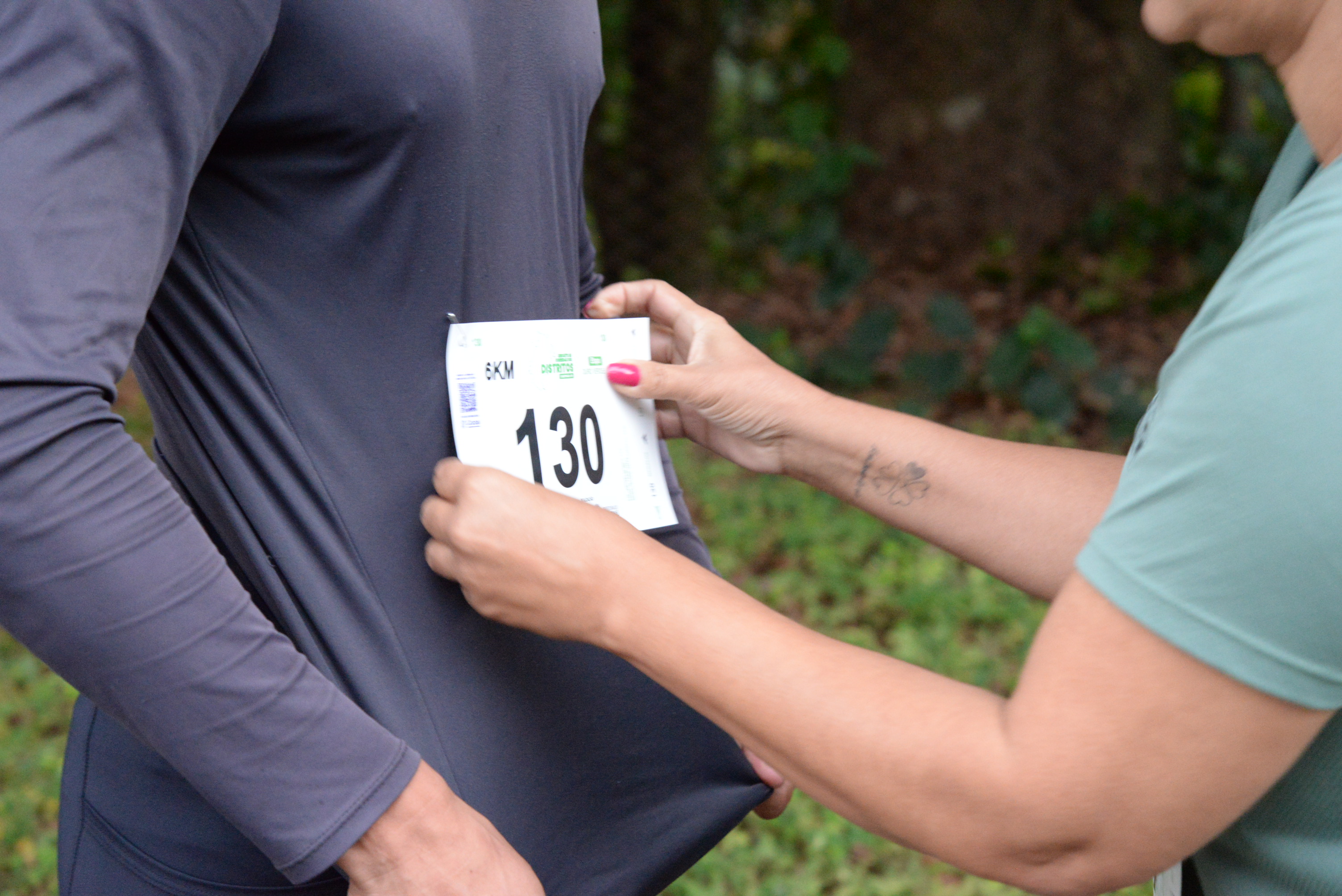 Kit básico oferecido em todas as etapas do Circuito de Corridas dos Distritos inclui o número de peito, chip de cronometragem e a medalha de participação