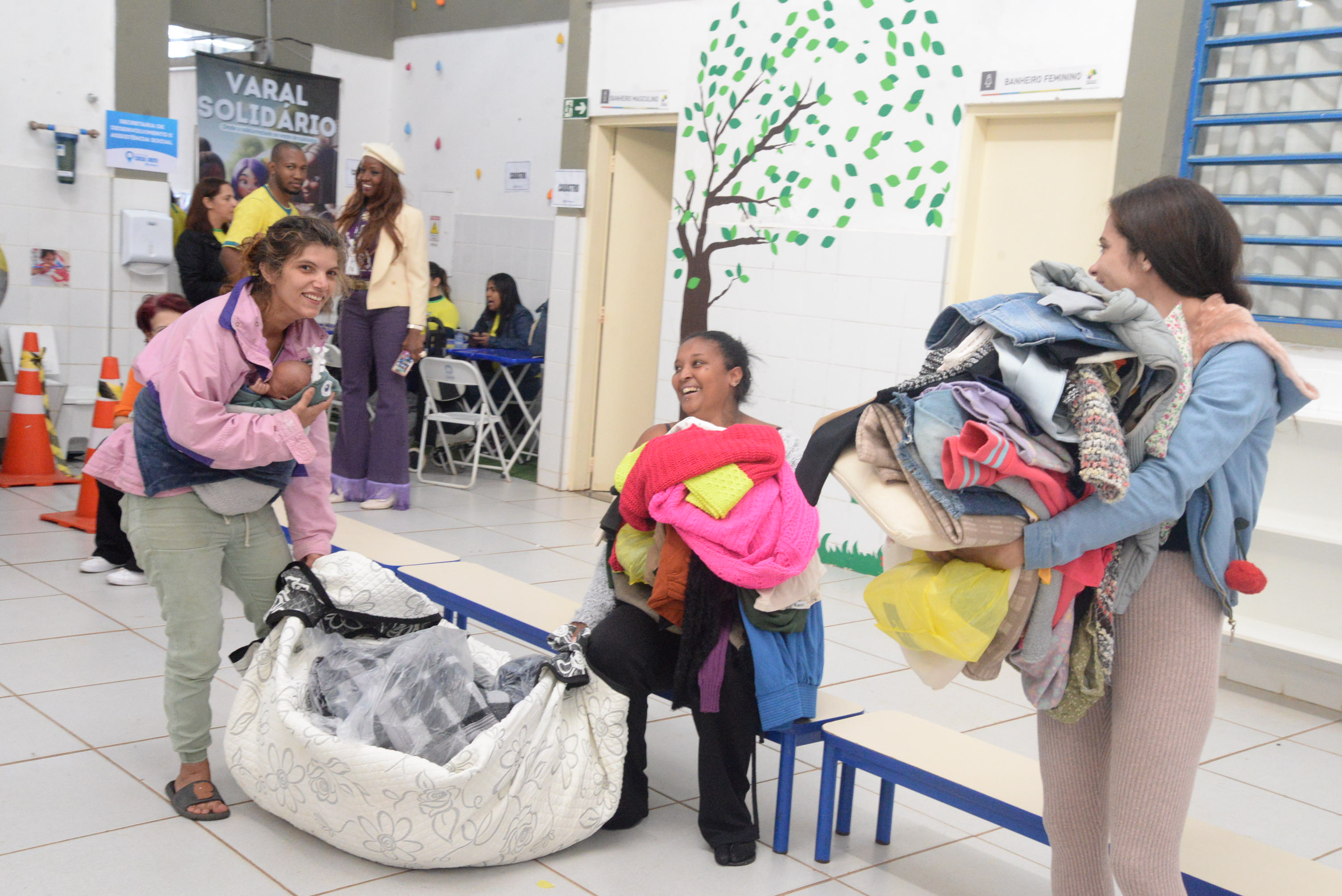 Chega Junto do Jardim Bassoli: na edição de aniversário, assistência social, a Secretaria de Desenvolvimento e Assistência Social confirmou o Varal Solidário, que distribuirá roupas doadas em araras, para livre escolha